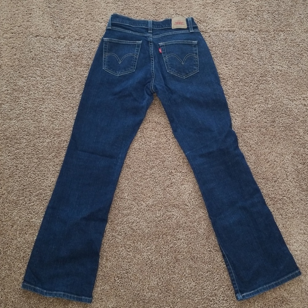 Women's Curvy Cut Levi's Jeans - Picture 2 of 8